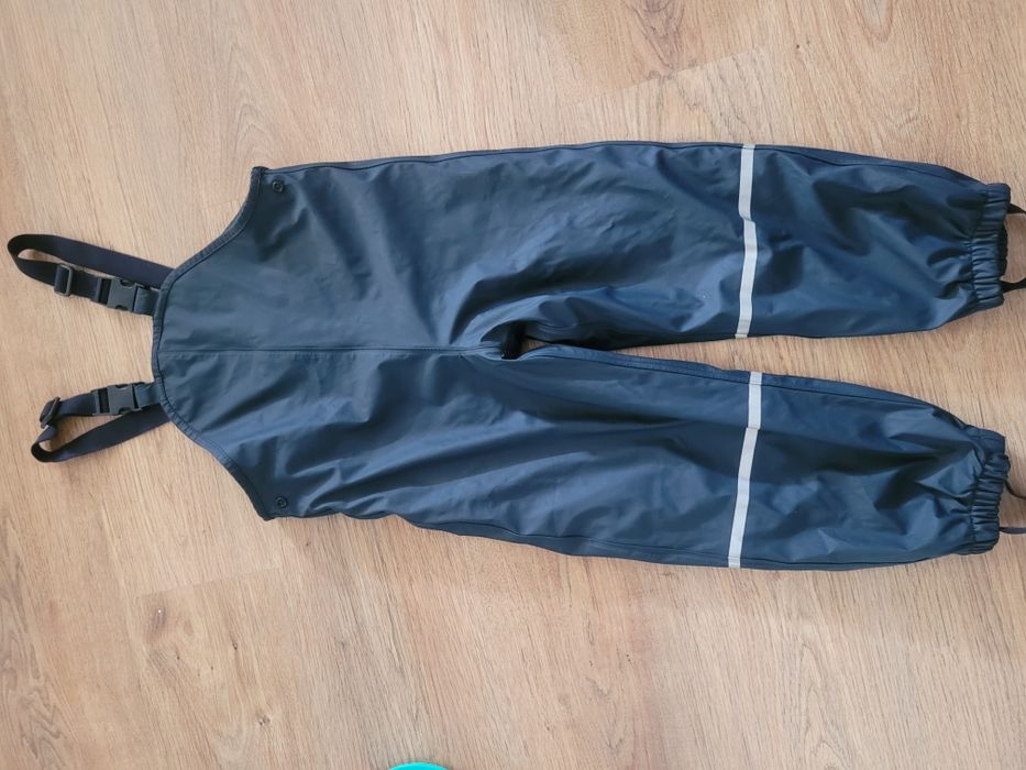 Продам штани напівкомбінезона грязепруф утеплені на 4-6р.Розмір110-116