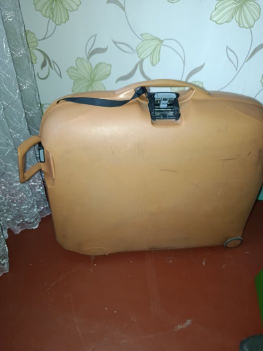 Чемодан на 4 х колесах бу