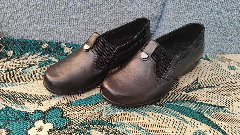 Продам жіночі туфлі 36 розмір (фабричні)