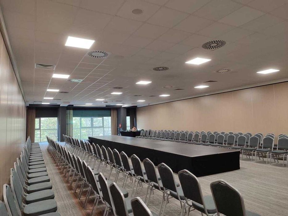 Podesty podest sceniczne scena nagłośnienie D&B światło konferencja