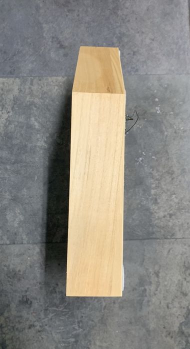 Prateleira em forma de casa para quarto criança