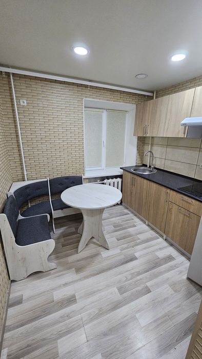 1-на кв у центрі р-н  5-ої лікарні, Варус,Атб, вул.Перемоги/Яценко 3/5