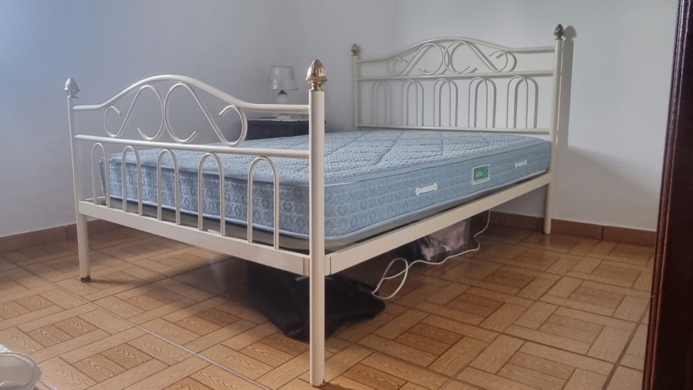 Cama de casal + colchão