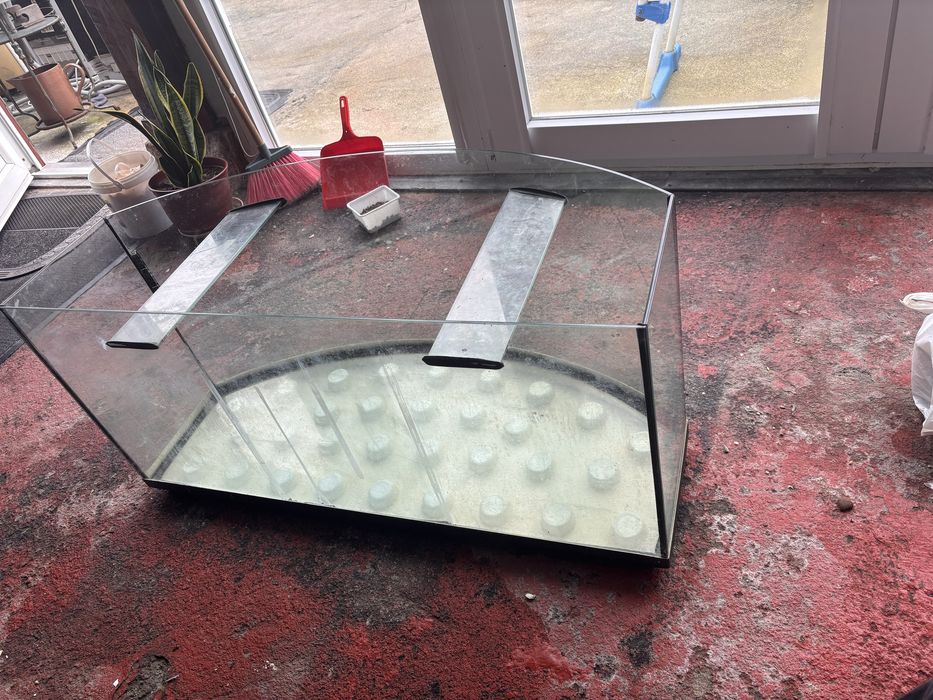 Vendo aquario  em muito bom estado e com miitas mais coisas bomba