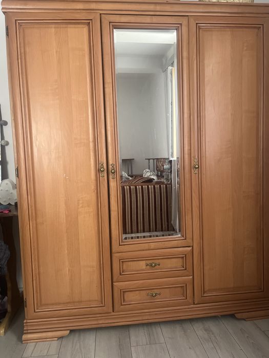 Шафа  для одягу в гарному стані. Самовивіз . Всі питання по телефону