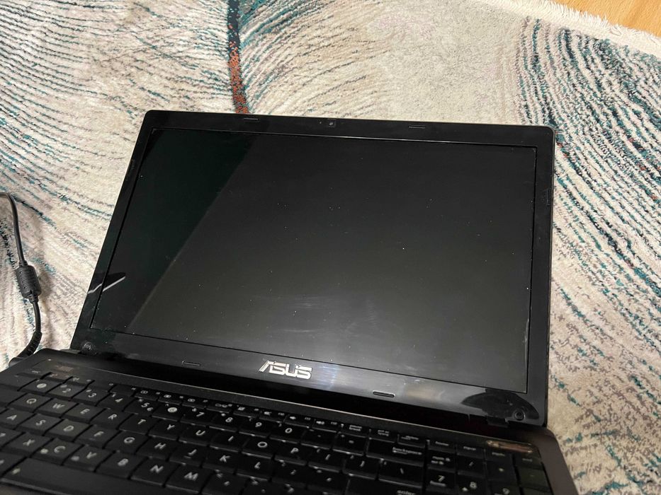 Laptopy Asus X53, sprawne, ale z wadą
