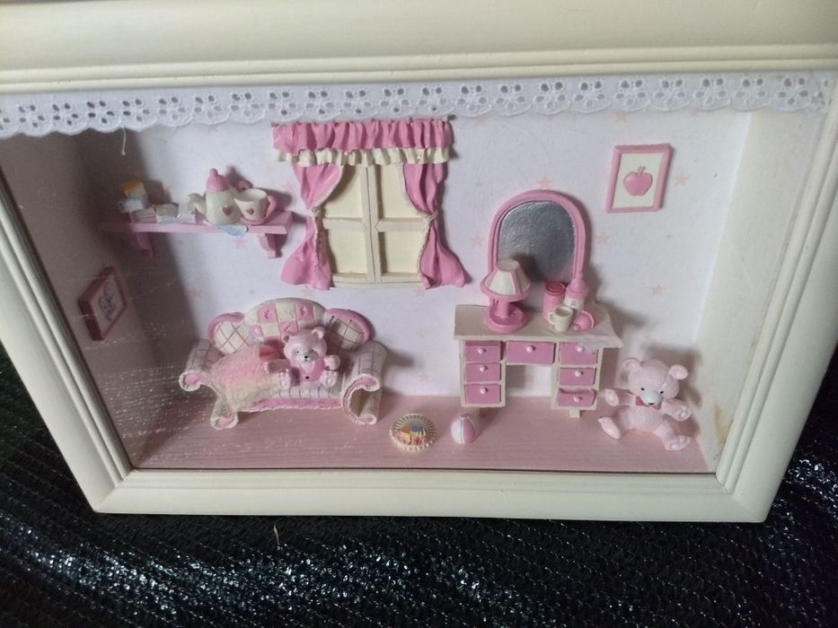 Miniatura de quarto infantil emoldurado c/ vidro e caixa p/ parede
