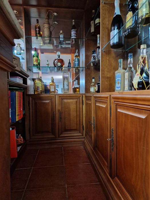 Excelente bar decorativo