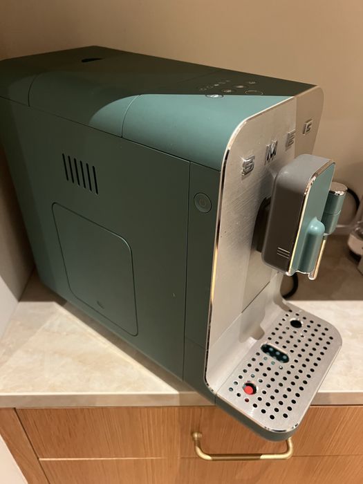 -50% SMEG Máquina de café automática com cappuccinador