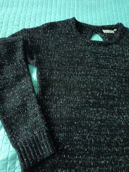 Czarny długi sweter