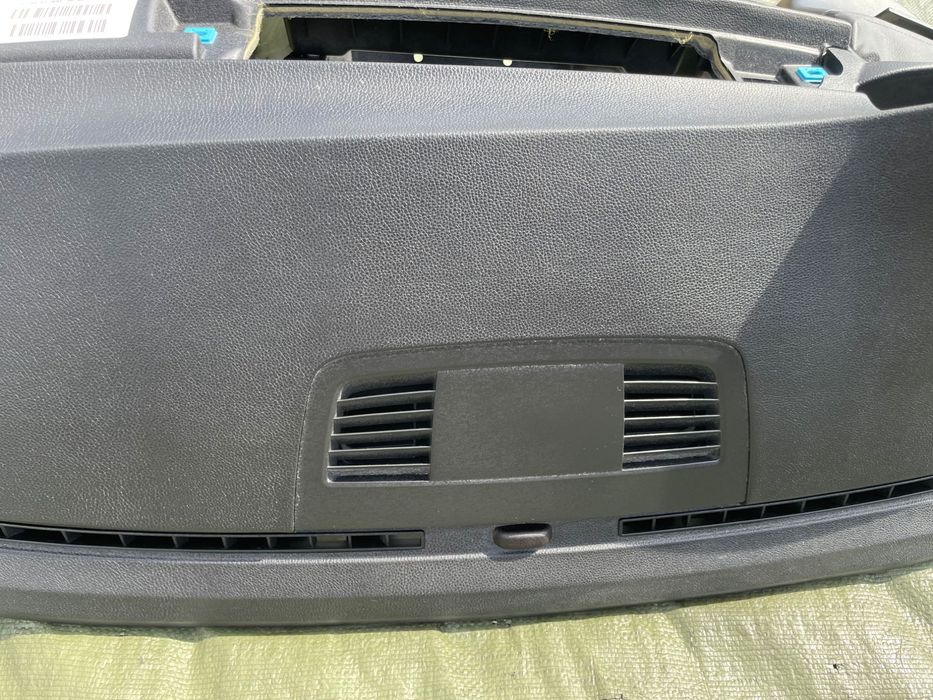 Konsola deska kokpit AIRBAG BMW E90 E91 E92 E93 czarna cupholder kubki
