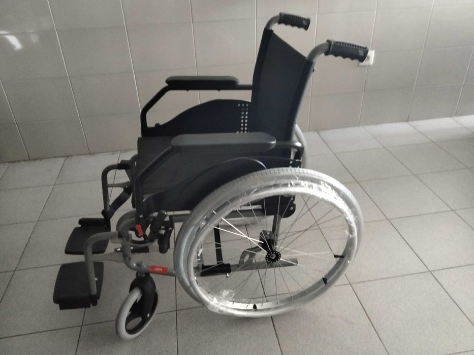Cadeira de rodas nova