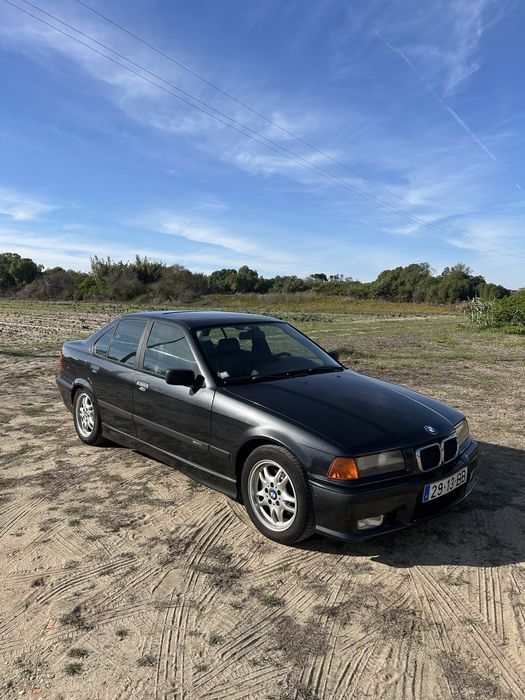 BMW E36 320i Sedan
