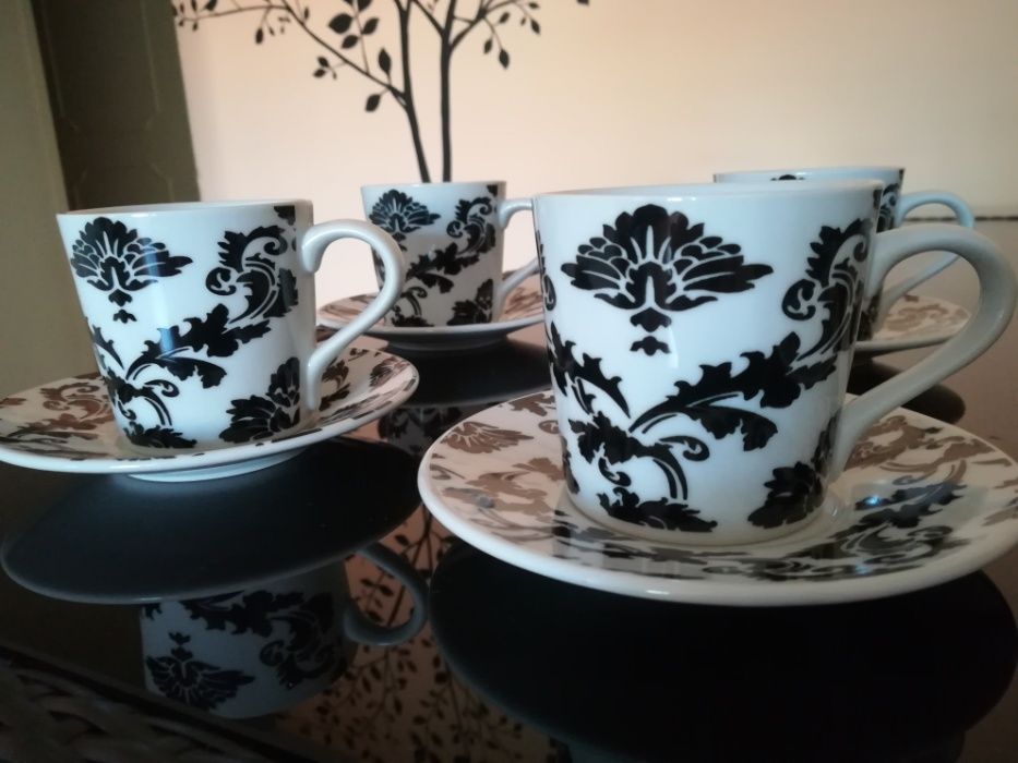 Conjunto de 6 Chávenas c/pires (de porcelana, marca "Fisura") NOVO