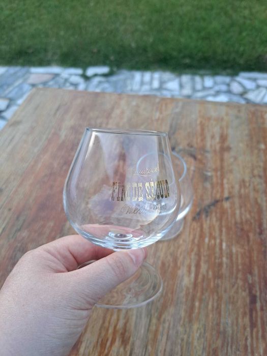 2 Copos de Aguardente  "Fim do Século"