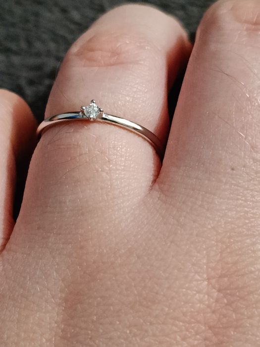 Piękny nowy pierścionek z prawdziwym moissanitem 2mm - srebro 925