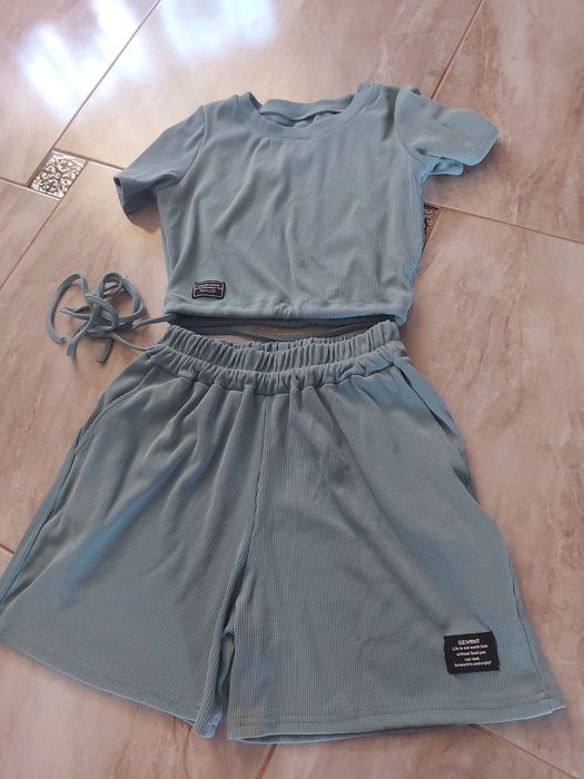 Продам блузи та рубашки