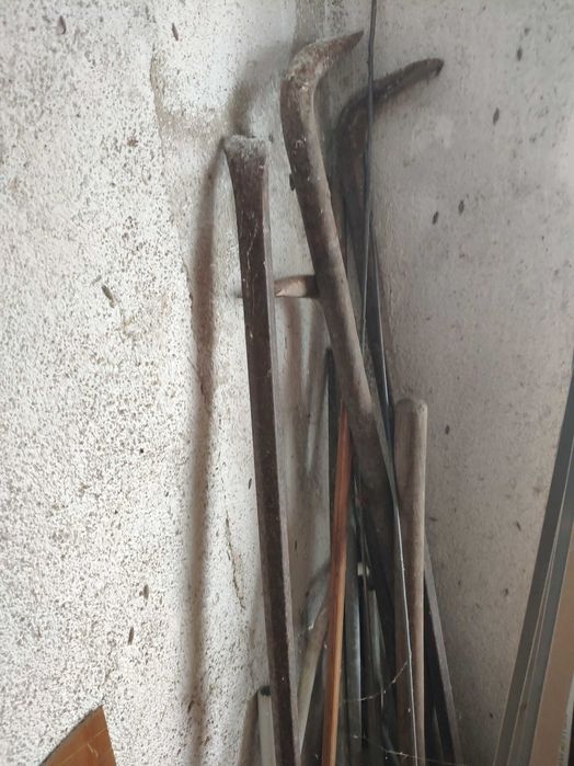 Pés de cabra e arranca pregos para obras de vários tamanhos