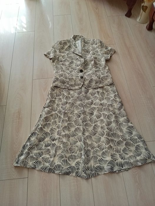 Garsonka letnia spódnica i żakiet na podszewce.