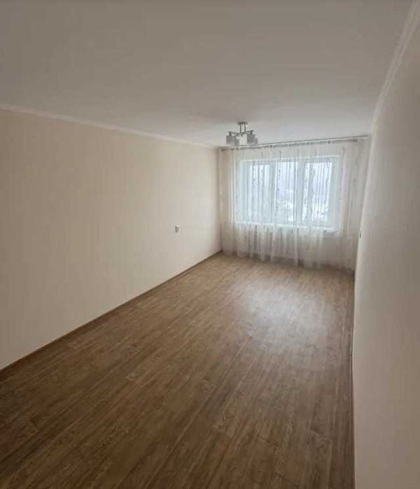 Продаж 3к Урожай  середній поверх ремонт купити трикімнатну квартиру