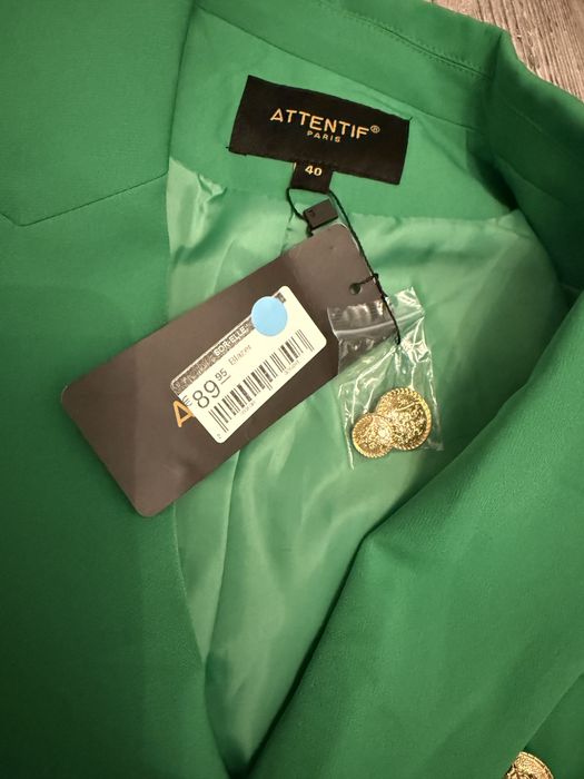 Elegancki zielony żakiet Attentif Paris Nowy
