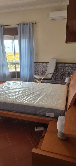 Aluga-se quarto para casal em Vale de Figueira