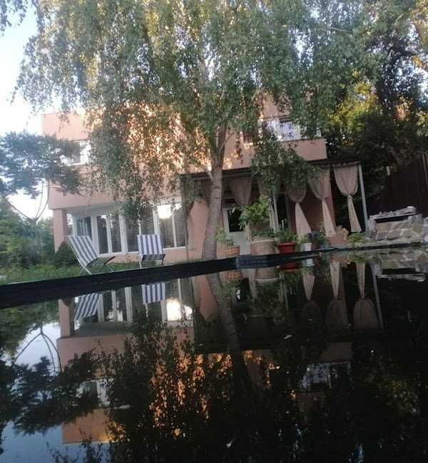 77 Будинок в парку "Сирецький Гай " басейн мангал музика альтанка