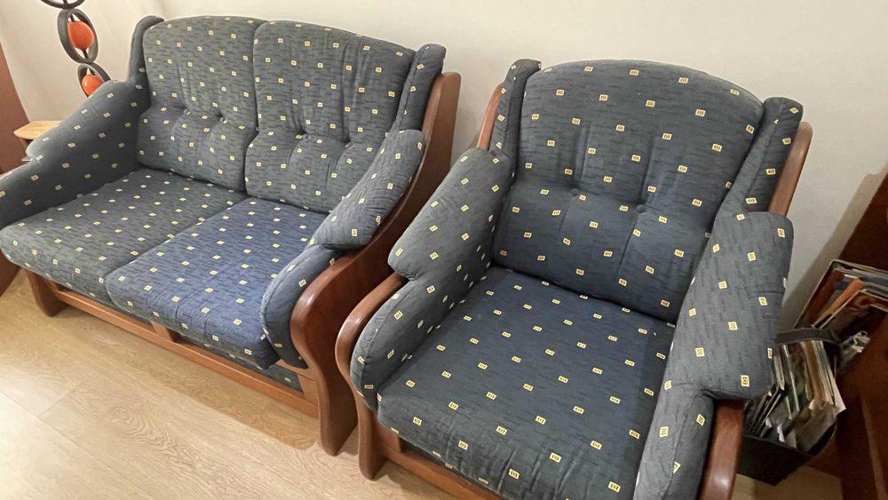 RESERVADO! - Conjunto de Sofá-Cama + 2 Cadeirões — Excelente Estado