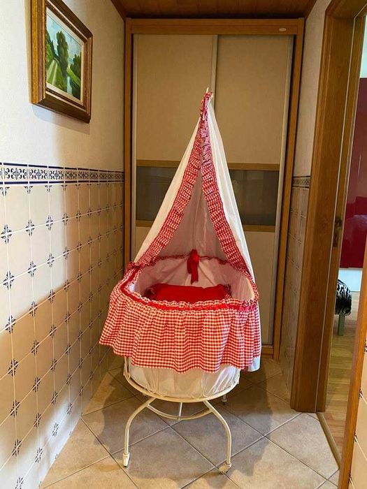 Berço Vintage em Ferro com Colchão – Clássico e Elegante