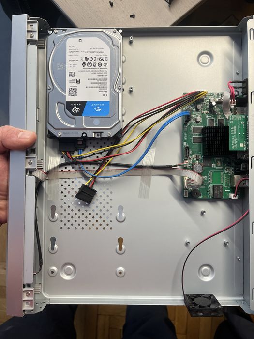 Rejestrator DS-7616NXI-K2 plus 4 kamery HWI-T221H