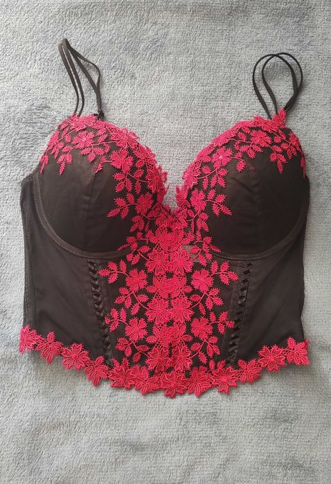 Неймовірно вишукане бюстьє