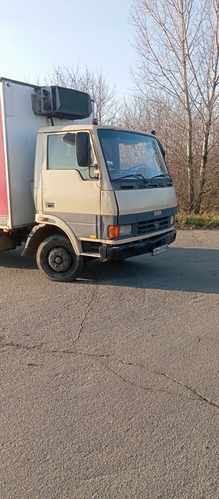 Автомобіль Тата 613