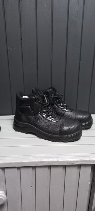 Nowe buty bezpieczne BHP 42