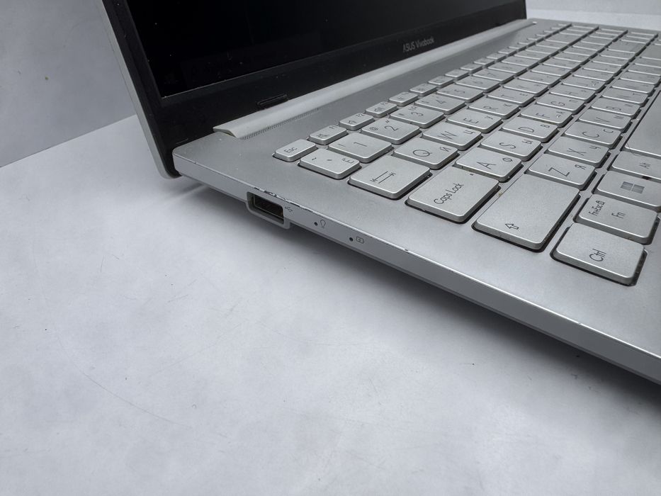 Asus Vivobook Go 15 E1504FA AMD Ryzen 5 16 GB / 512 GB SSD