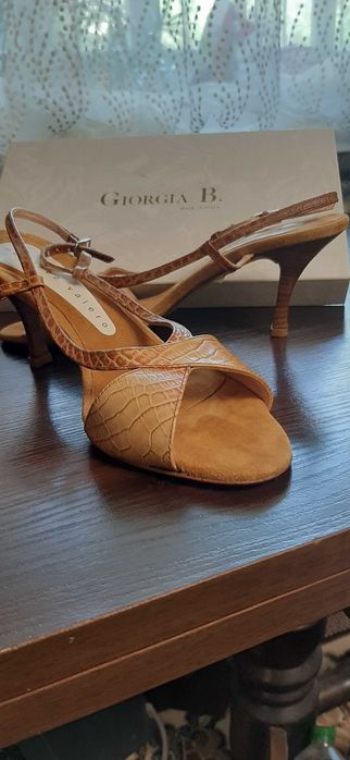 Продам  3 пары  женских итальянских туфель 37
