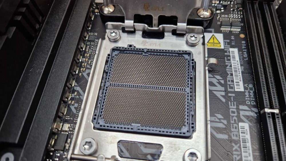 Płyta główna Mini ITX Asus ROG STRIX B650E-I GAMING WIFI nr. 490576