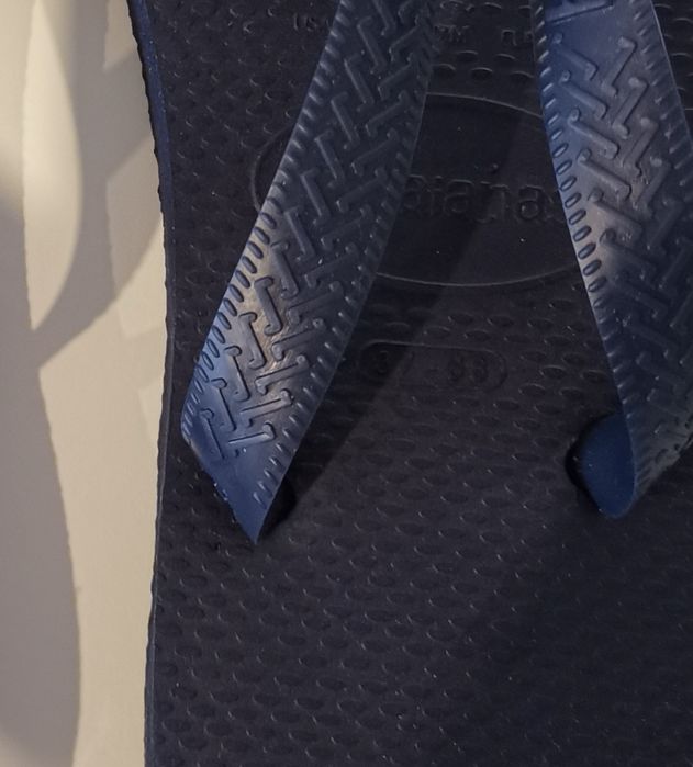 Havaianas azuis novinhas e sem sinal de uso