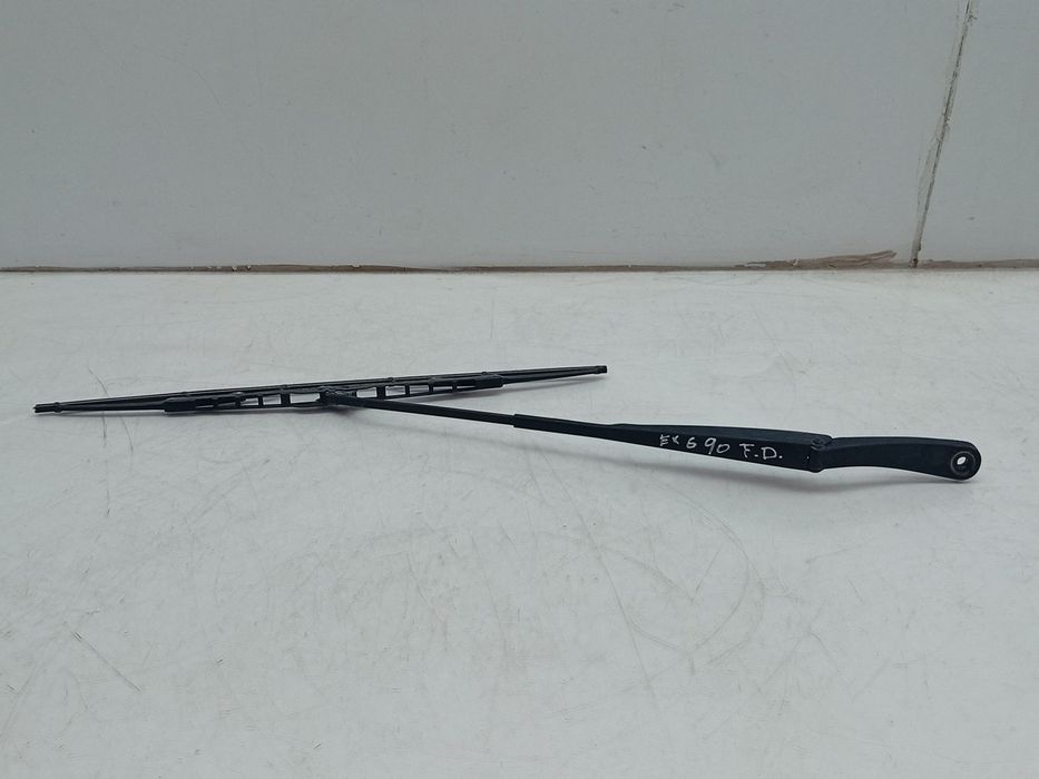 Haste / braço de escova limpa vidros frente direita DACIA Duster (HS_)