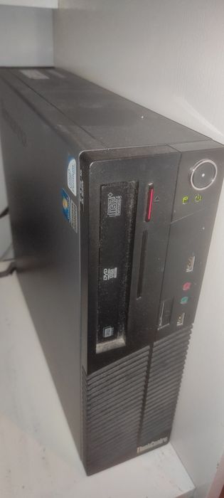 Komputer stacjonarny z monitorem