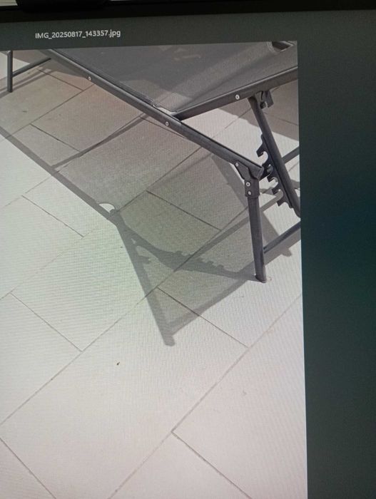 Espreguiçadeira com várias posições e almofada nunca usada!