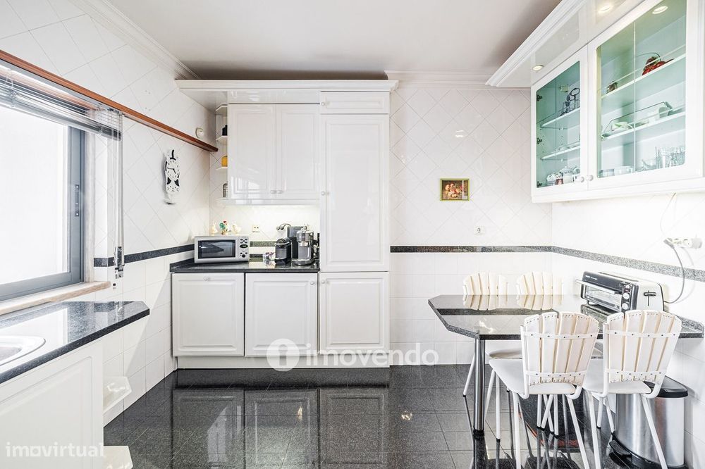Apartamento T2 exclusivo, com garagem, em Paço de Arcos