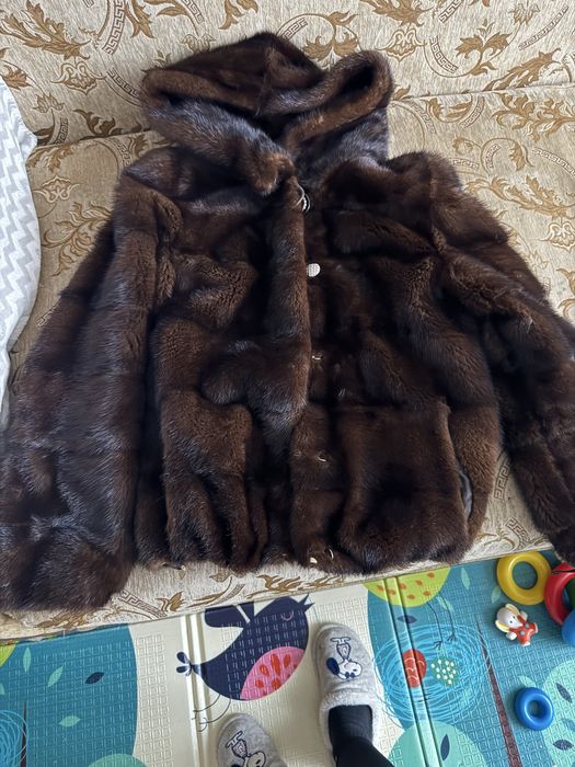 Продам норкову шубу в хорошому стані