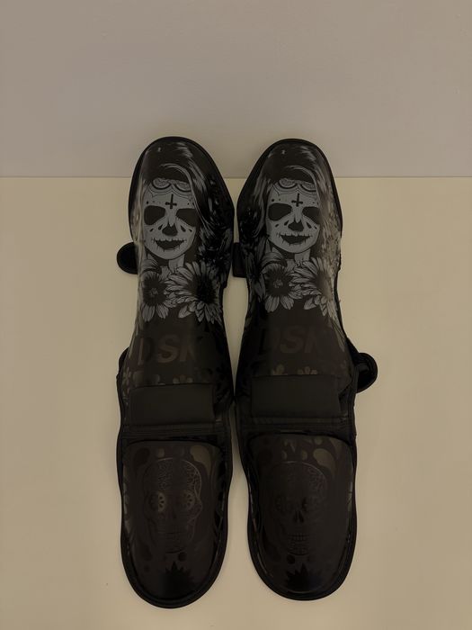 Caneleiras de Muay Thai / Kickboxing DSK Santa Muerte (Tam. S/M)