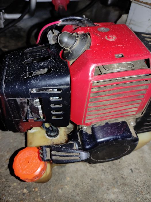 Máquina de cortar erva