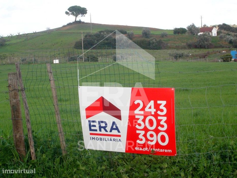 Terreno com Possibilidade de Lotear, no Centro da Vila, Para Venda