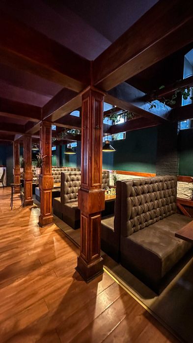 Sofy , kanapy , loże tapicerowane restauracyjne