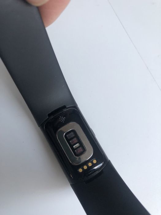 Fitbit Charge 6 smartwatch smartband