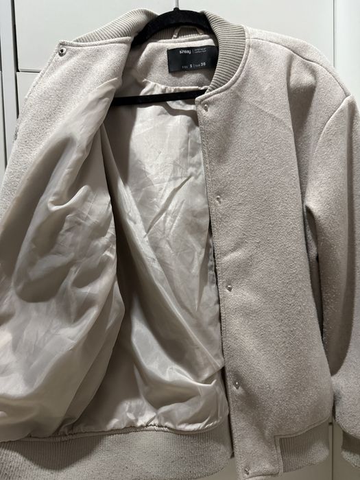 Бомбер Куртка бежева