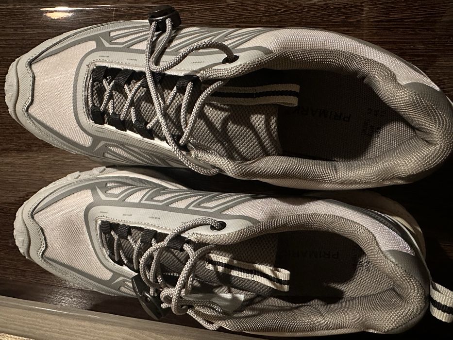 Кросівки чоловічі