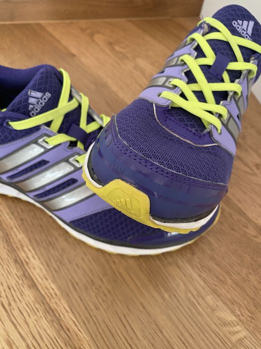 Adidas кросівки жіночі 40 розмір